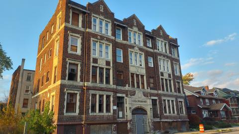 A vacant brick 4 story apartment building